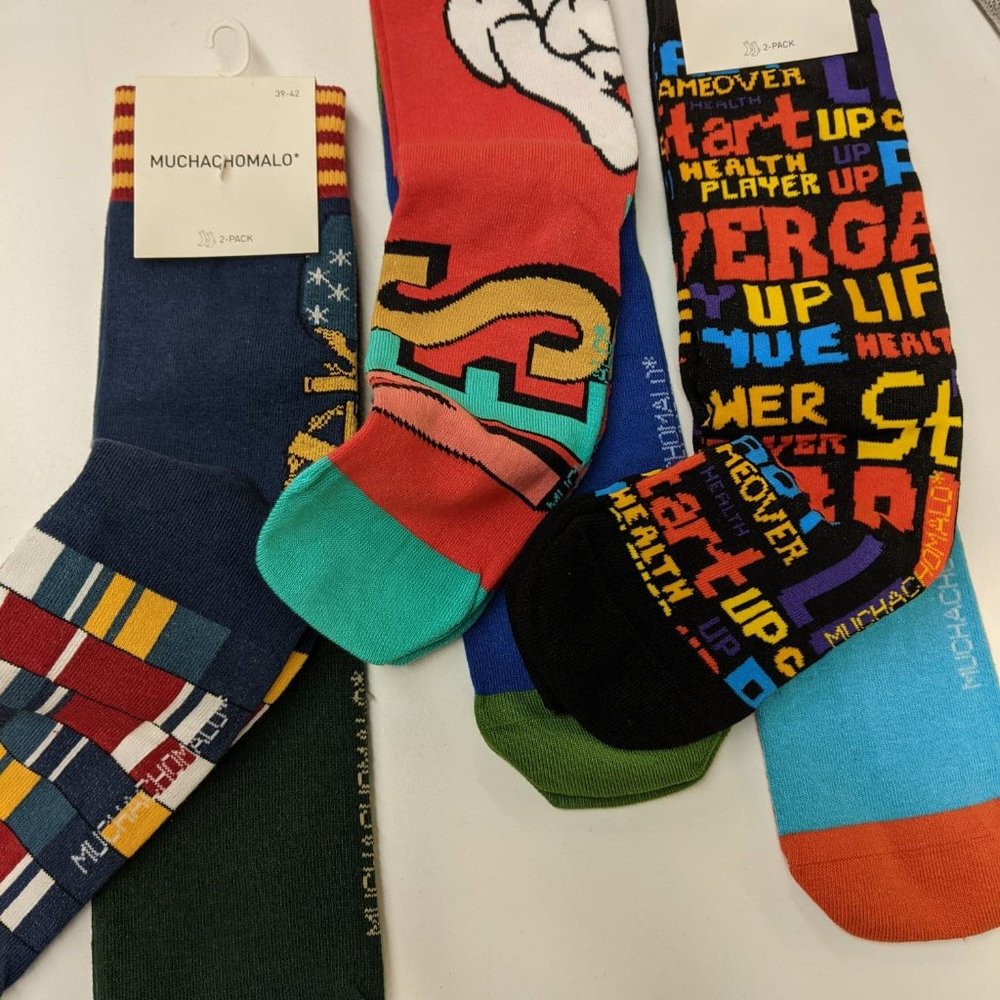 6 pais of men's socks